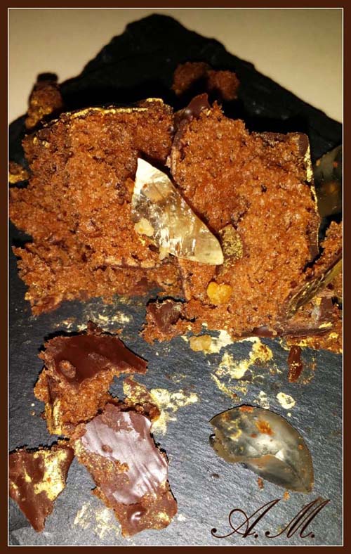 Kimberlite Cake, Interior with exposed Diamonds